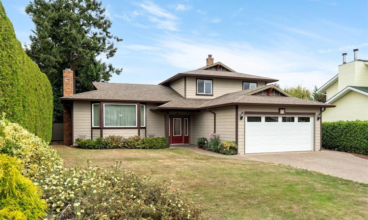2056 Skyline Crescent