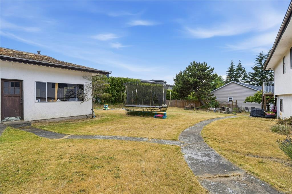 5395 Lost Lake Road, Nanaimo, BC, V9T 5E7 - 40