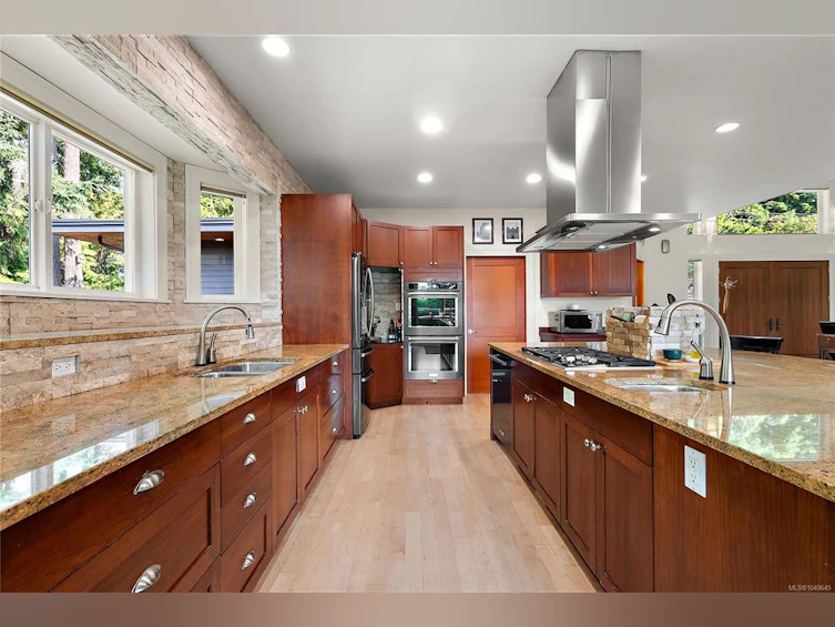 1205 Hillgrove Road, North Saanich, BC, V8L 5K7 - 14