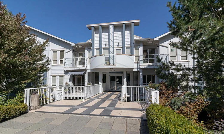 112-3915 Carey Road