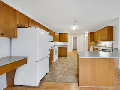 307-2825 3rd Avenue - 4