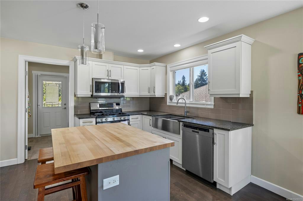 5702 Amsterdam Crescent - 4