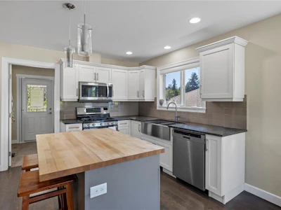 5702 Amsterdam Crescent - 4