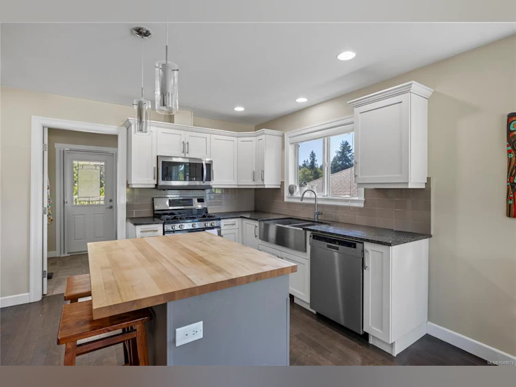5702 Amsterdam Crescent, Nanaimo, BC, V9T 5J4 - 4