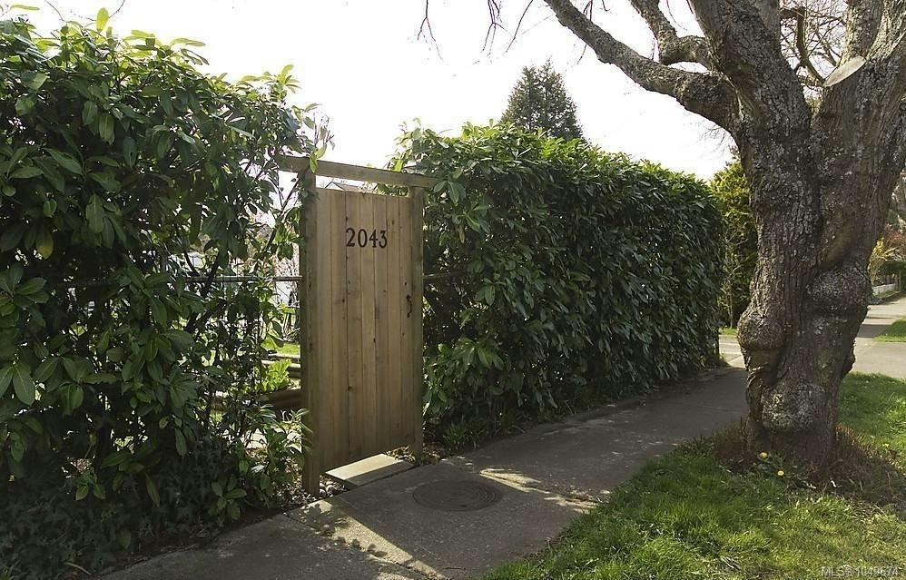 2043 Milton Street, Oak Bay, BC, V8R 1N7