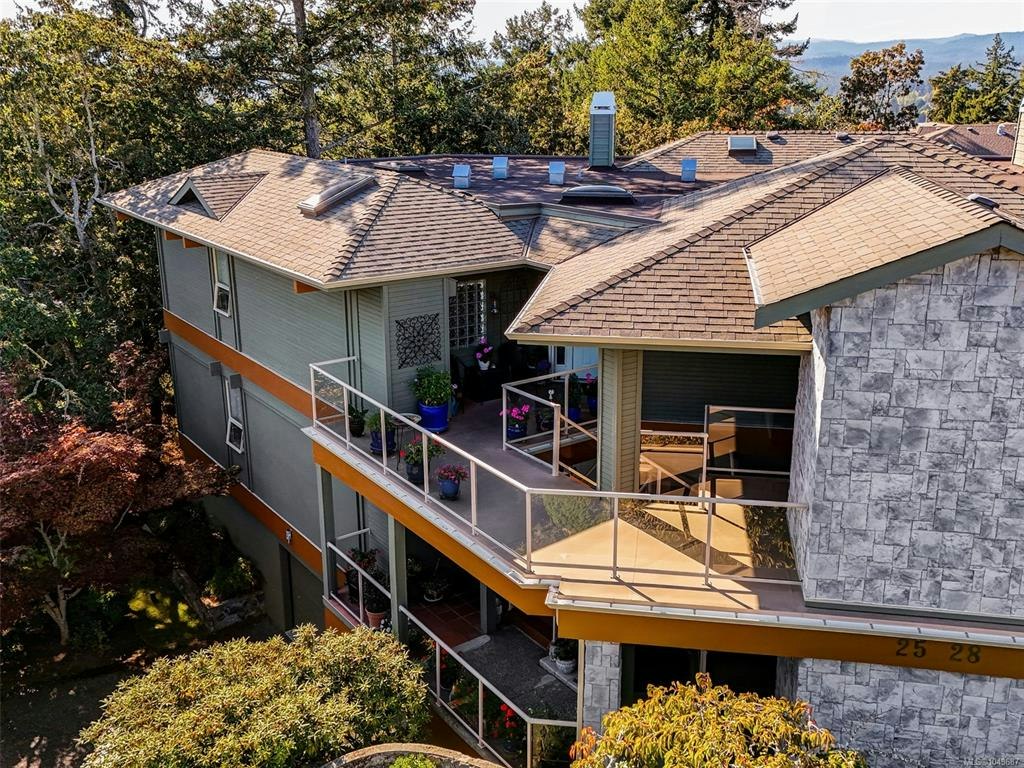 27-4305 Maltwood Lane, Saanich, BC, V8X 5G9