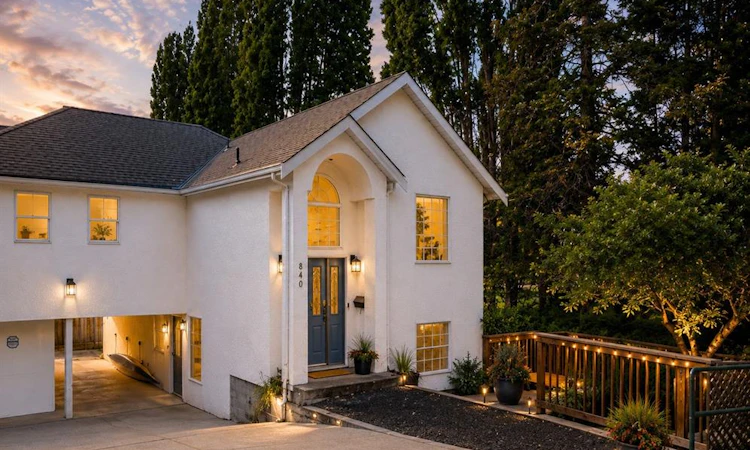 840 Tillicum Road