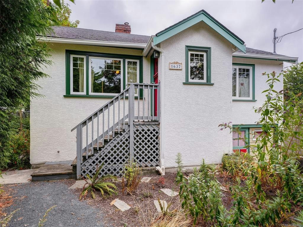 1637 Mcrae Avenue, Saanich, BC, V8P 1H2