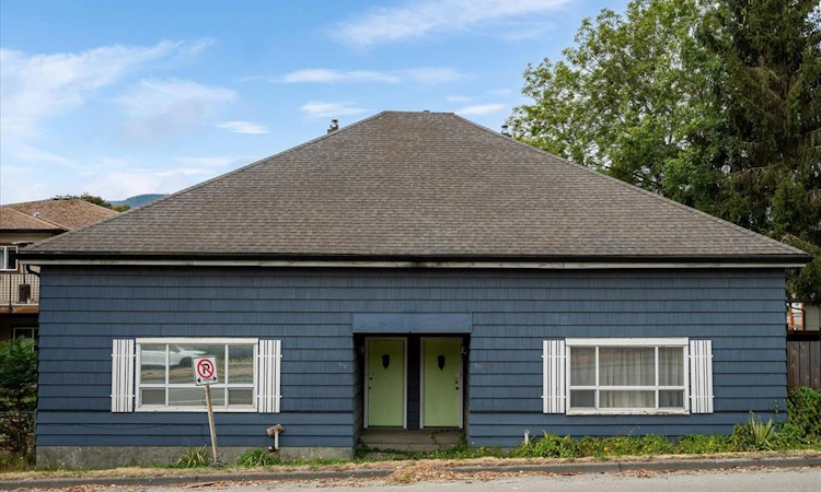 910 Esplanade Avenue