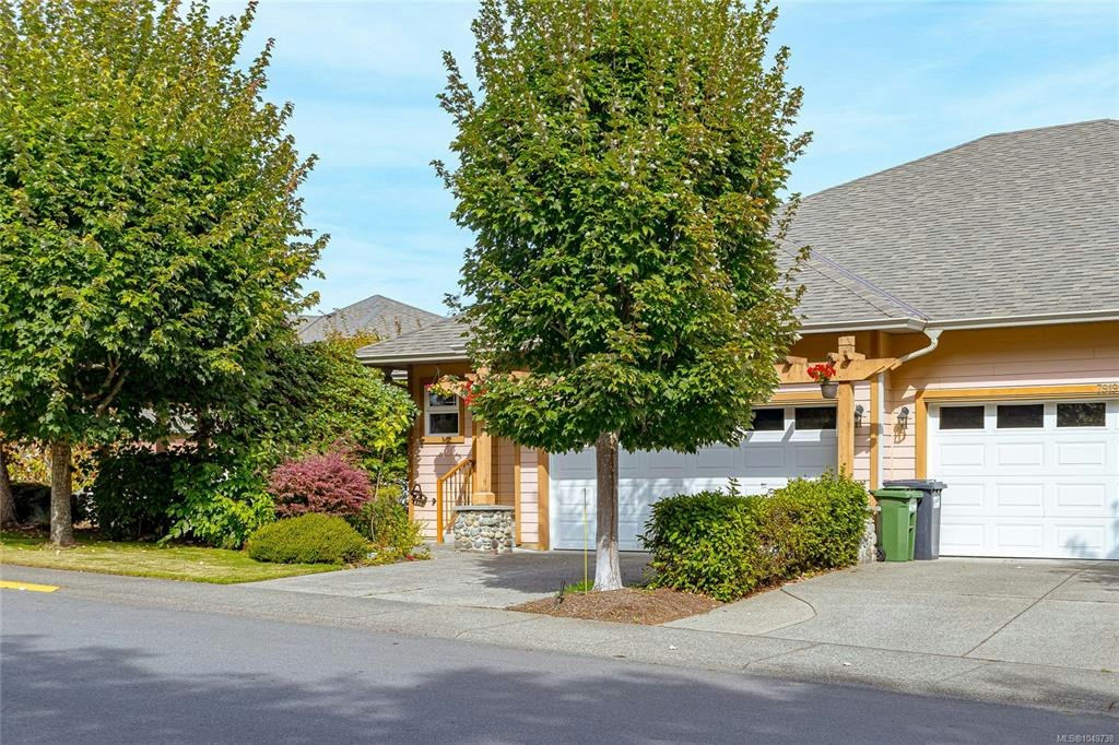 7921 Polo Park Crescent, Central Saanich, BC, V8M 2K2