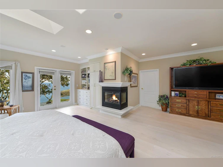 4532 Gordon Point Drive, Saanich, BC, V8N 6L2 - 40