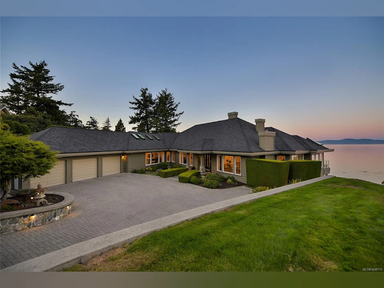 4532 Gordon Point Drive, Saanich, BC, V8N 6L2 - 98