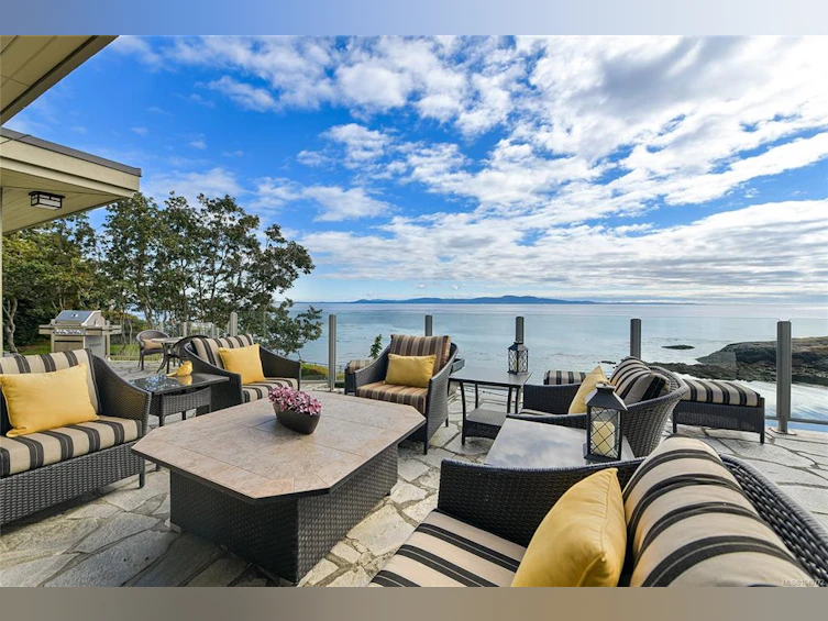 4532 Gordon Point Drive, Saanich, BC, V8N 6L2 - 11