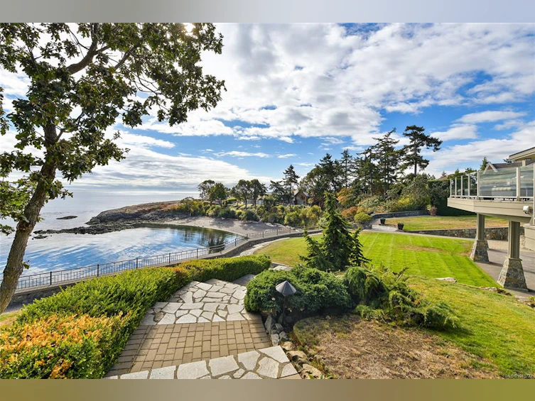 4532 Gordon Point Drive, Saanich, BC, V8N 6L2 - 96