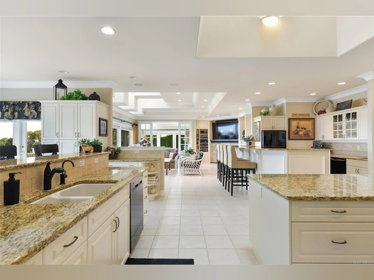 4532 Gordon Point Drive, Saanich, BC, V8N 6L2 - 34