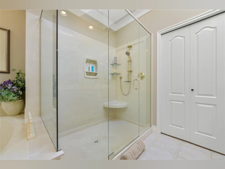 4532 Gordon Point Drive, Saanich, BC, V8N 6L2 - 44