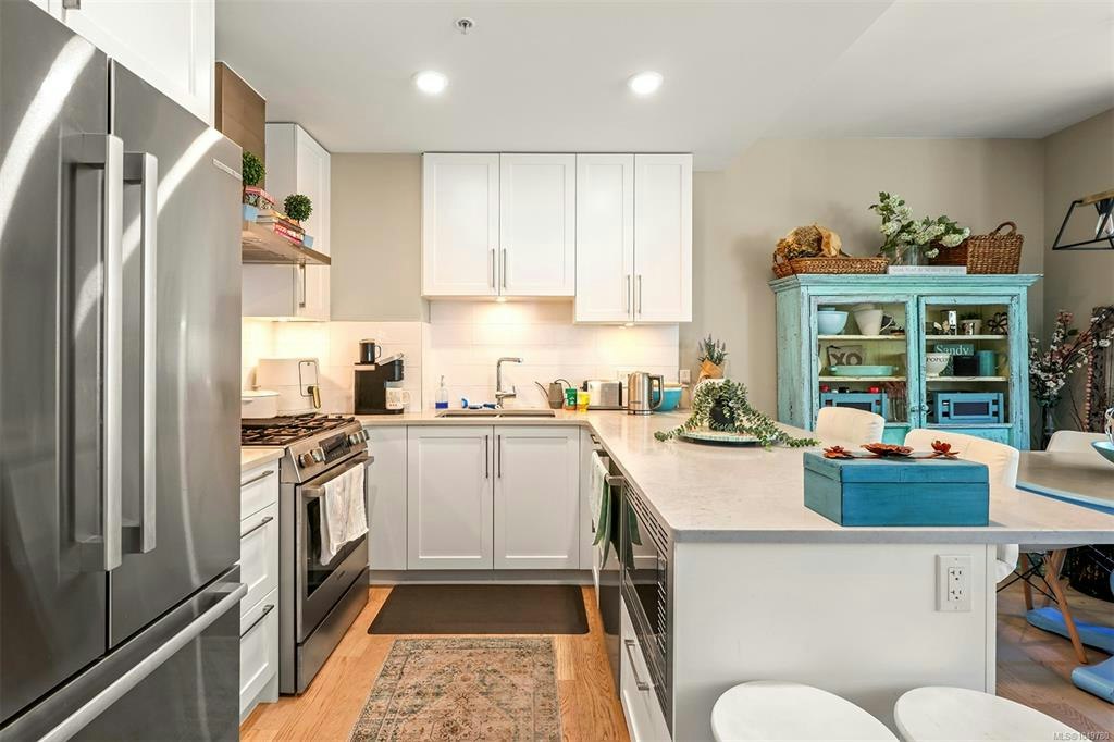 407-3529 Dolphin Drive - 4