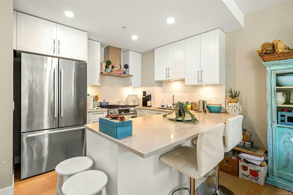 407-3529 Dolphin Drive - 5