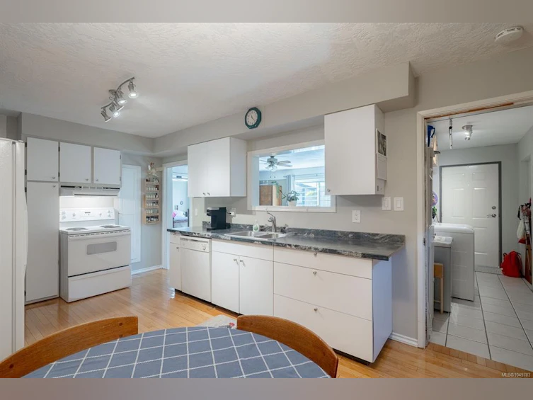 1602 Joan Avenue, Crofton, BC, V0R 1R0 - 9