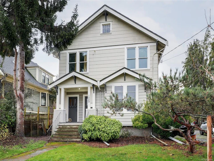 1029 Queens Avenue, Victoria, BC, V8T 1M7