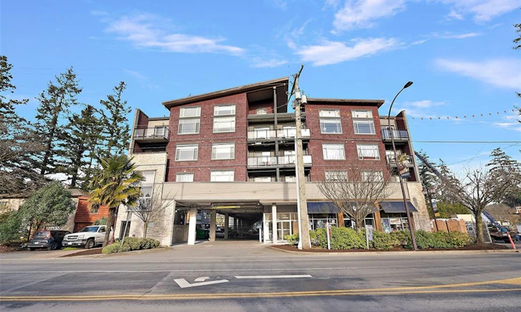 403-844 Goldstream Avenue