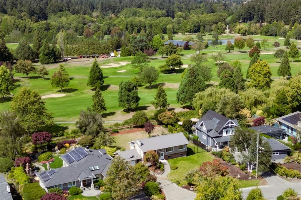 5348 Parker Avenue, Saanich, BC, V8Y 2M9