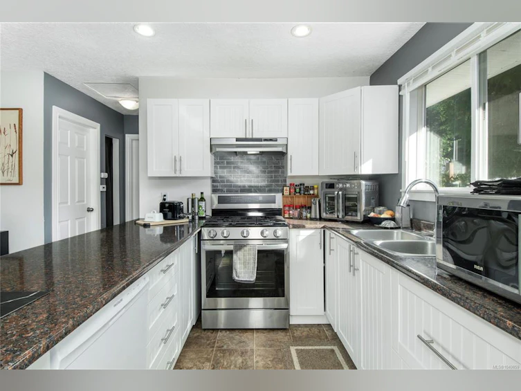 1890 15th Avenue, Campbell River, BC, V9W 4J9 - 4