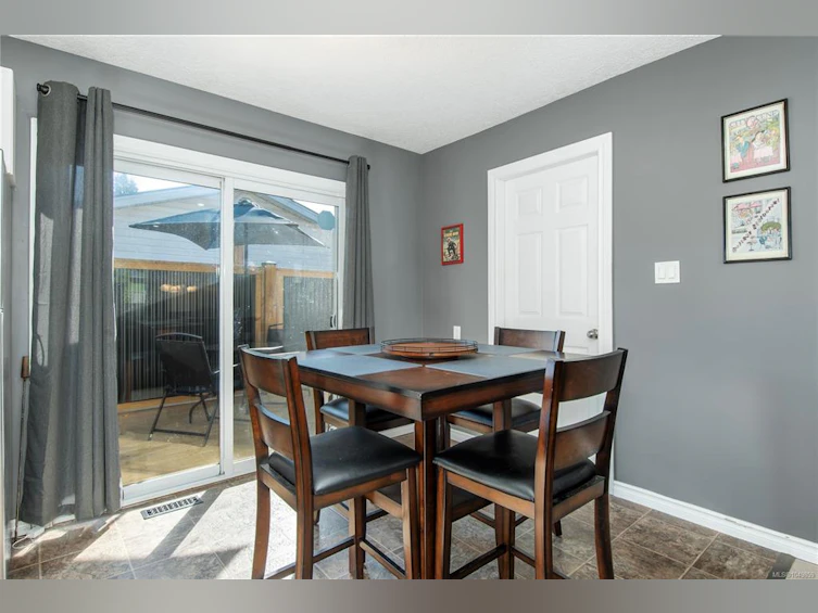 1890 15th Avenue, Campbell River, BC, V9W 4J9 - 9