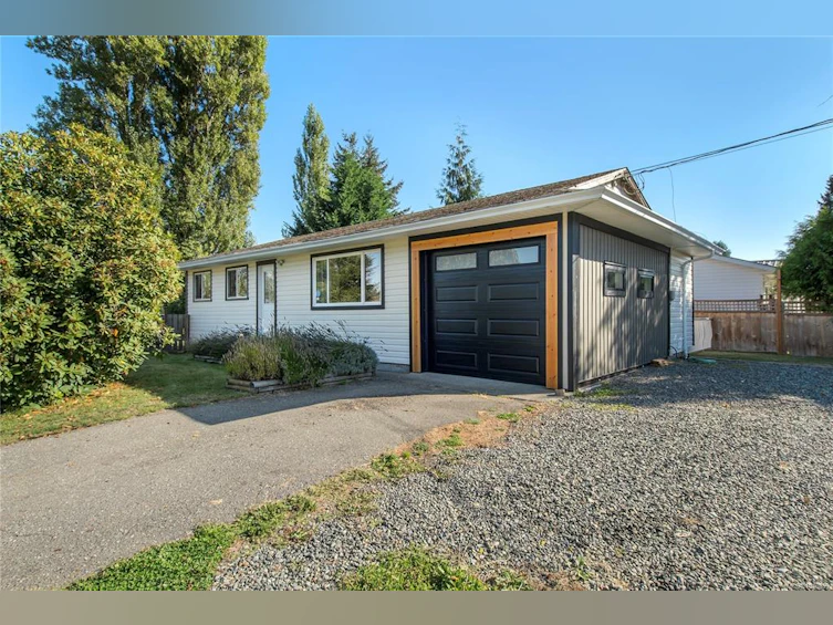 1890 15th Avenue, Campbell River, BC, V9W 4J9