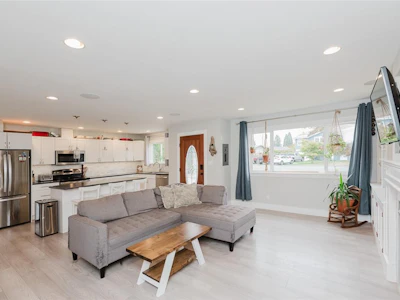 2086 Eardley Road - 2
