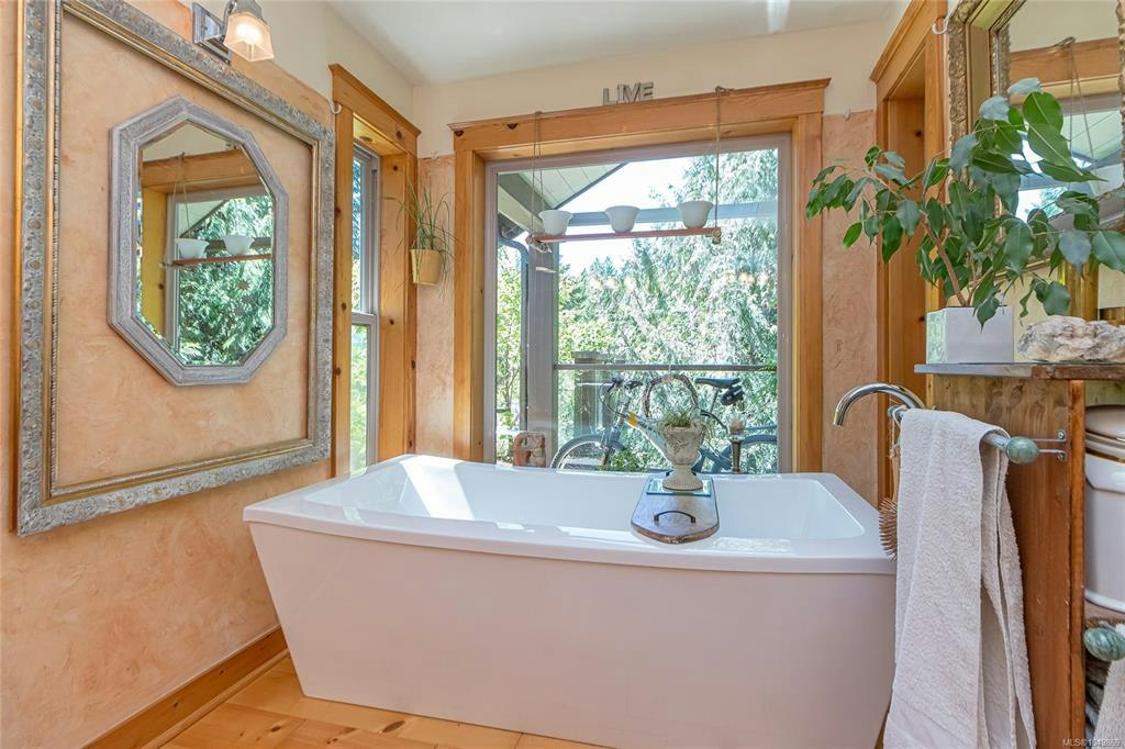 1860 Ashling Road, Qualicum Beach, BC, V9K 2V1 - 8