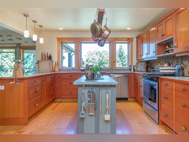 1860 Ashling Road, Qualicum Beach, BC, V9K 2V1 - 5