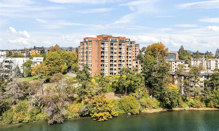 309-105 E Gorge Road