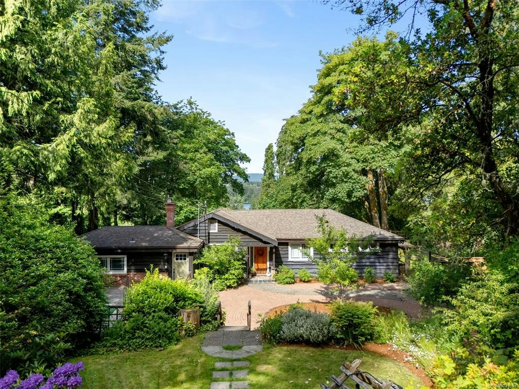 5168 Santa Clara Avenue, Saanich, BC, V8Y 1W4