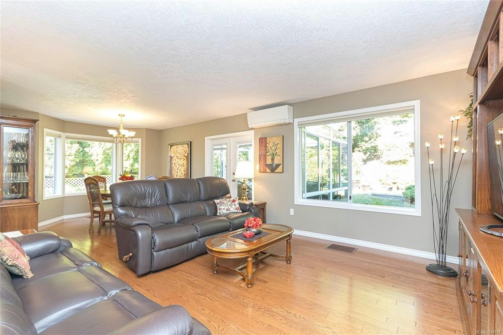 8571 Kingcome Crescent - 4