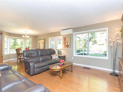 8571 Kingcome Crescent - 4