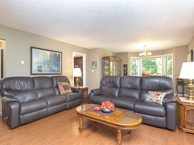 8571 Kingcome Crescent - 5