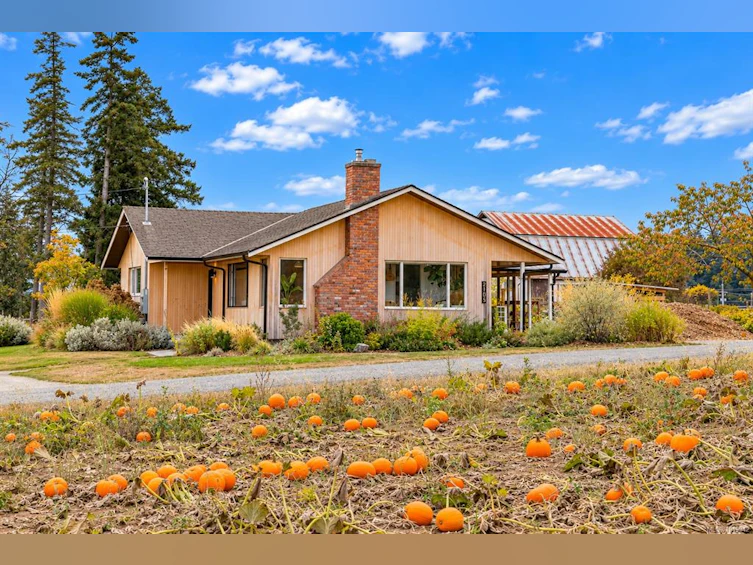 2105 Straitsview Road, Central Saanich, BC, V0S 1A0