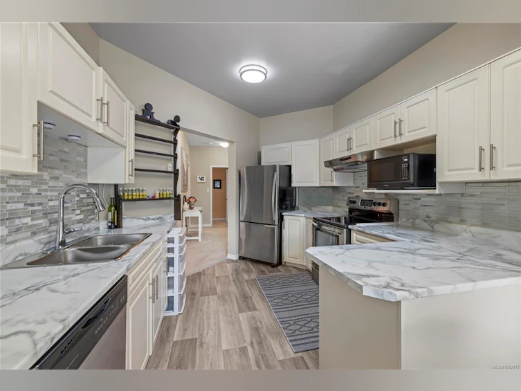 405-220 W Island Highway, Parksville, BC, V9P 2P3 - 32