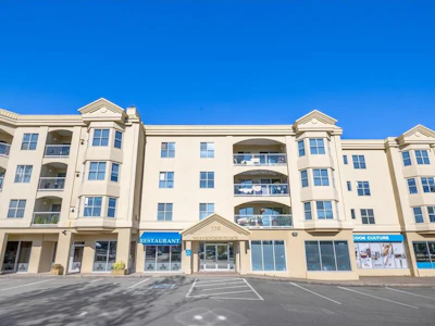 405-220 W Island Highway - 2