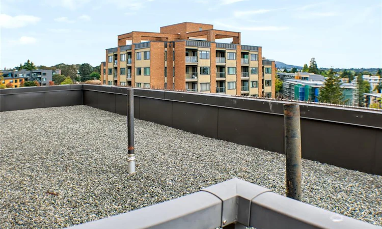 305-103 E Gorge Road