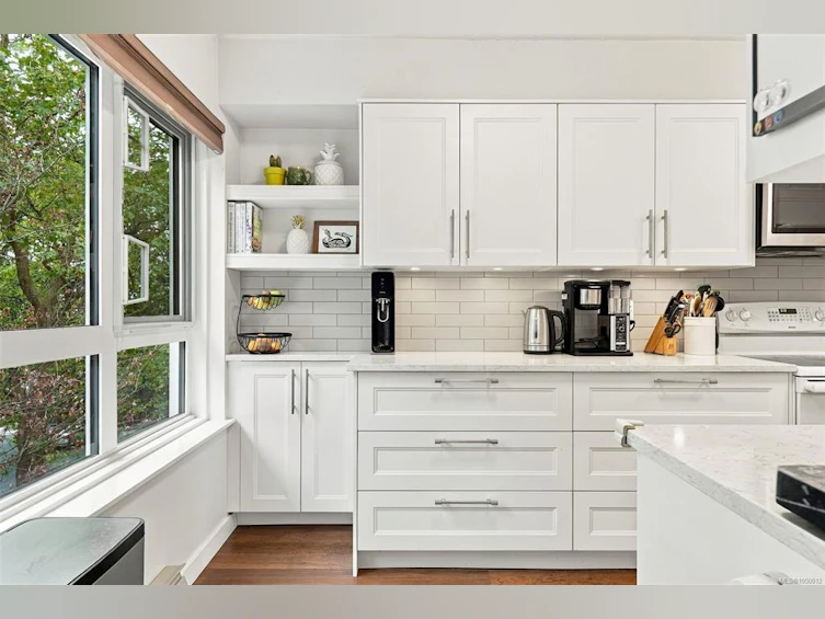 303-1500 Elford Street, Victoria, BC, V8R 3X8 - 3