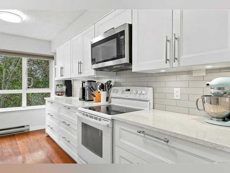 303-1500 Elford Street, Victoria, BC, V8R 3X8 - 5
