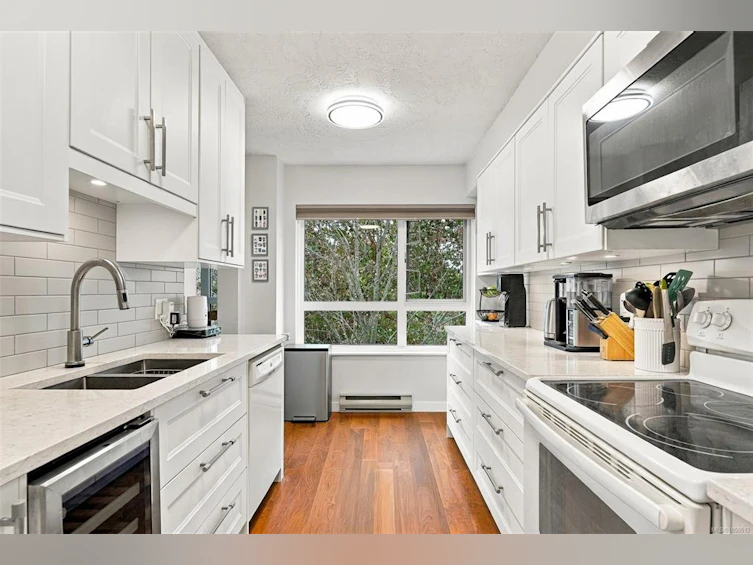 303-1500 Elford Street, Victoria, BC, V8R 3X8 - 6