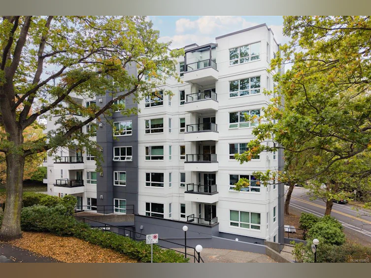 303-1500 Elford Street, Victoria, BC, V8R 3X8