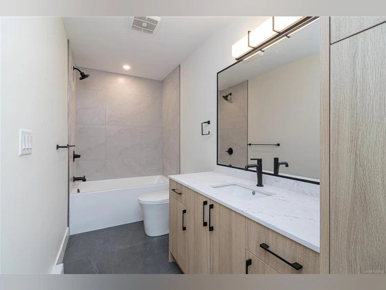 C-2235 Shelbourne Street, Victoria, BC, V8R 4L2 - 13