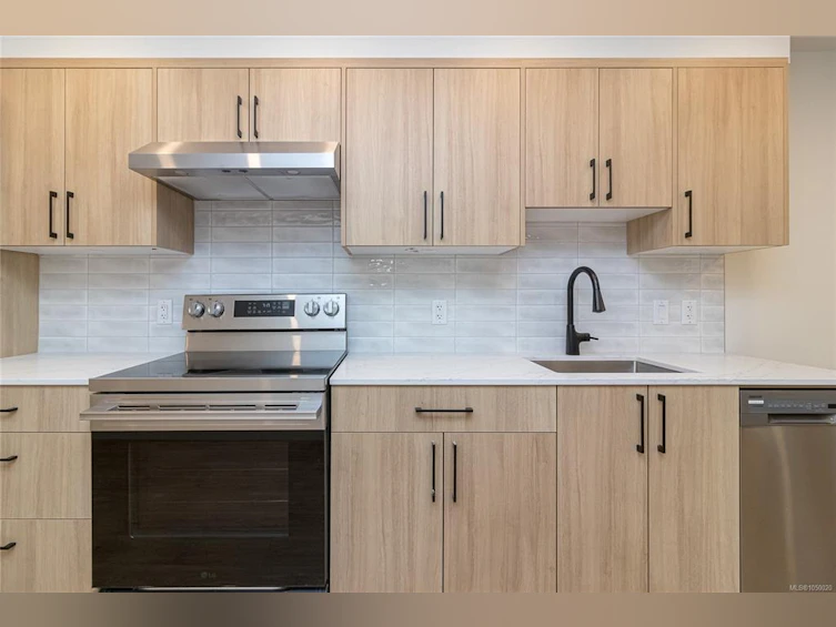 C-2235 Shelbourne Street, Victoria, BC, V8R 4L2 - 8