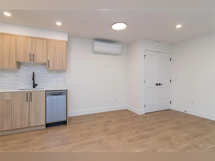 C-2235 Shelbourne Street, Victoria, BC, V8R 4L2 - 6
