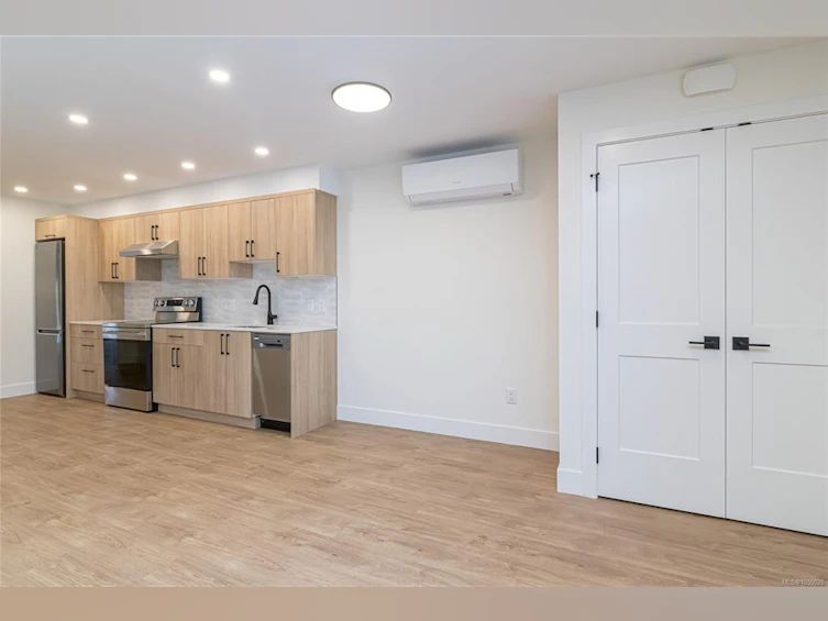 C-2235 Shelbourne Street, Victoria, BC, V8R 4L2 - 7
