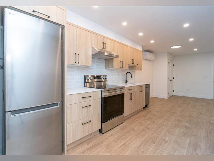 C-2235 Shelbourne Street, Victoria, BC, V8R 4L2 - 9